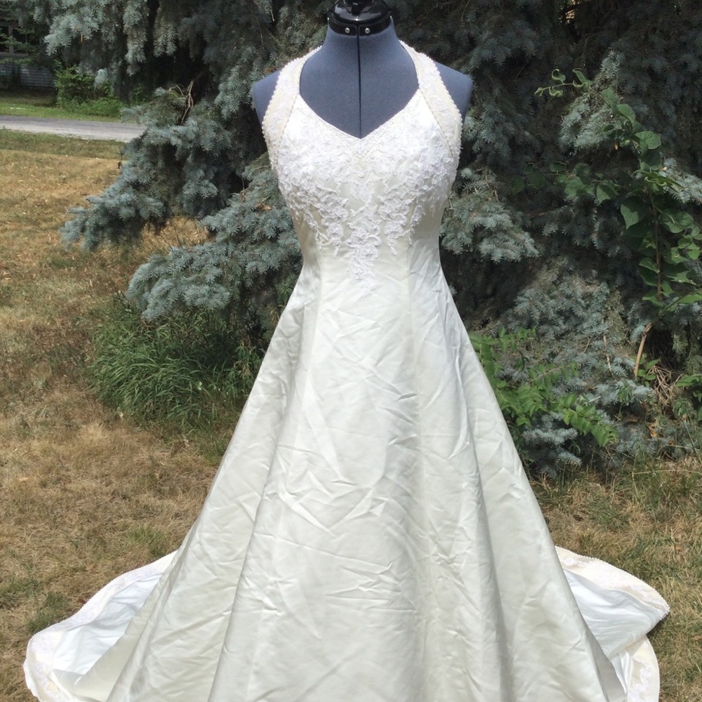 David’s Bridal  Halter Ivory Wedding Dress Size 10